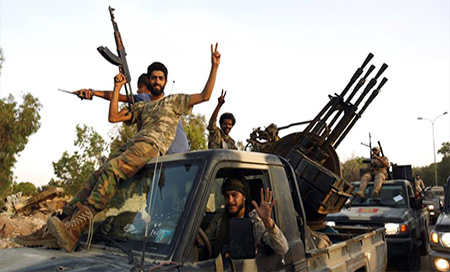 Soldados de Libia Un terrorista de Daesh se entrega con el coche bomba en Libia